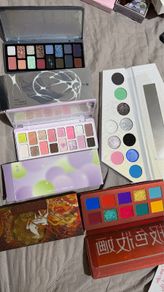 K - beauty eyeshadow palettes Korean