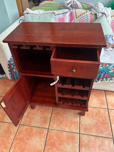 Wine cabinet