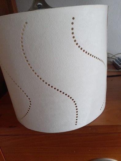 Large textured cream pendant shade .Very good condition 5 euro