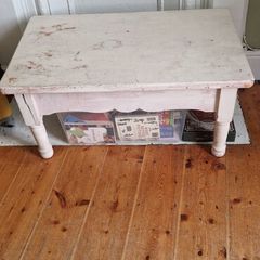 Pine coffee table(painted)