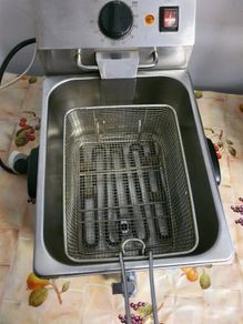 Deep Fryer 8Litres1 Basket with Drain Tap