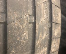 Tyres 255/40R21