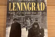 Leningrad: Tragedy of a City Under Siege 1941 to 44 (Anna Reid)