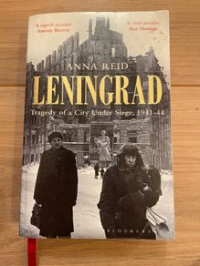 Leningrad: Tragedy of a City Under Siege 1941 to 44 (Anna Reid)