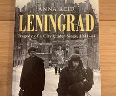 Leningrad: Tragedy of a City Under Siege 1941 to 44 (Anna Reid)