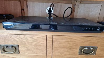 Samsung BD-E6100 3D Smart Blu-ray Disc Player