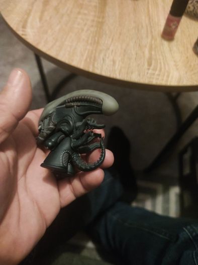 Alien VS Predator AVP Titans 4.5" Tall Vinyl Figure Xenomorph!