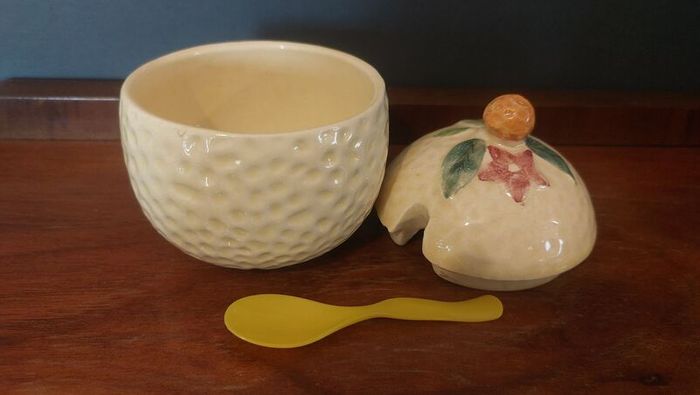 Delightful Lidded Preserve/Marmalade Pot in the Shape of a Juicy Lemon Fruit with a Leafy and Floral decoration and Finial, by Keele Street Pottery Company, Circa 1950, Funky MCM Chic