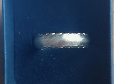 9ct gold band size O1/2, 4.61g
