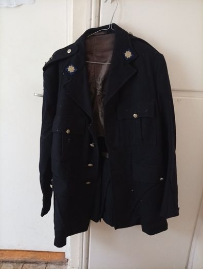 A1. Vintage Obsolete 1970s/1980s Garda Tunic Jacket (Original Collar Badges.