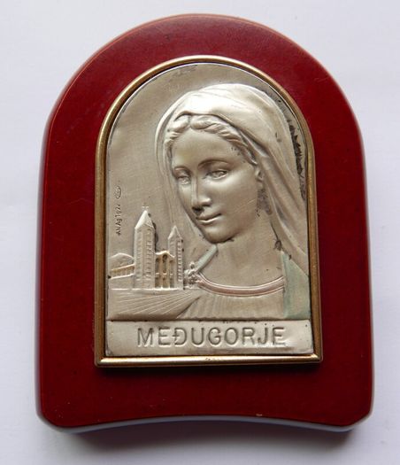 Vintage Sterling Silver stamped  "Ag" (silver) Our Lady Queen of Peace Medugorje Bosnia Mary