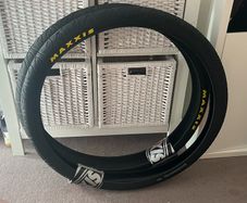 29" Maxxis Hookworm Tyres