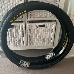 29" Maxxis Hookworm Tyres