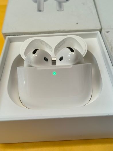 Official  Apple Airpods 4 Earbuds A3050/A3053/A3058 USB-C / Very Little Use