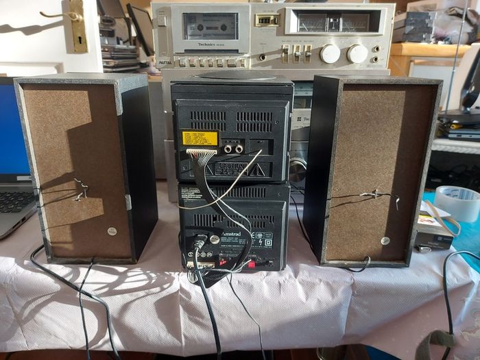 Amstrad Digital Mini HiFi Music System, Model. Micro 1000, Radio, Tape, CD and AUX, all in working order and in very good condition