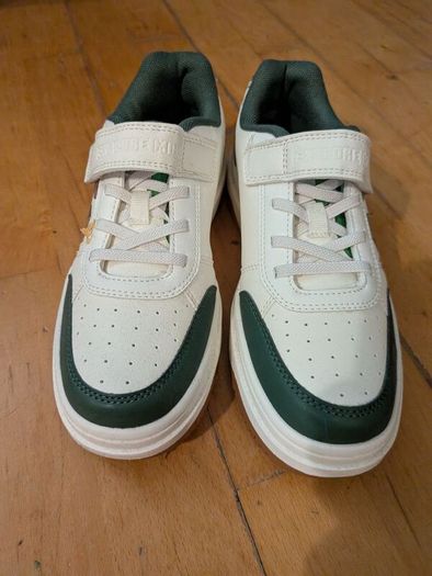 Minecraft Trainers Runners Boys size 4 New and Unworn
