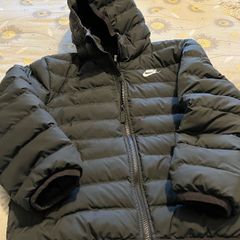 Boys black Nike padded jacket Size (10 to 12 years)