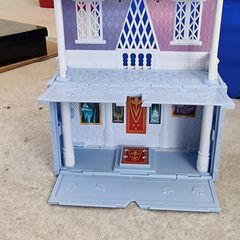 Disney Frozen 2 Pop Adventures Arendelle Castle Playset with Sven Figure & Key