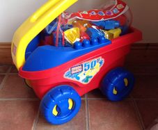 Mega Bloks Play n Go Wagon & 80 Piece Set Mega Bloks