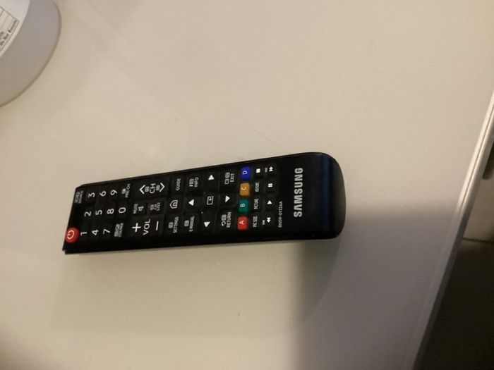 24 Inches Samsung Smart Television, SMART TV with USB, 2 HDMI, Scart, WIFI connectivity, etc Barely used.