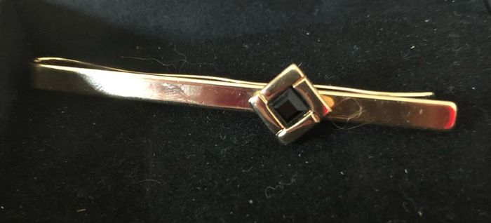 tie pin