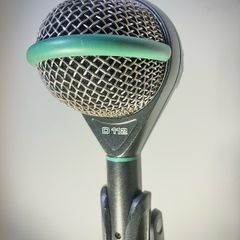 Akg D122