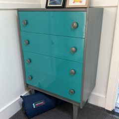 Chest of drawers