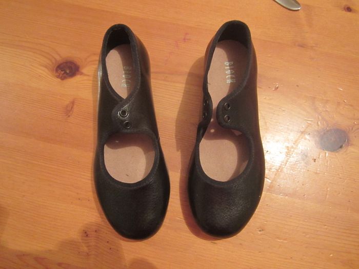 TAP dancing    size 11
