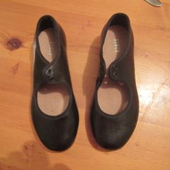 TAP dancing    size 11