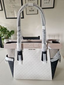 Michael Kors Voyager Large Tote Bag