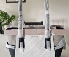 Michael Kors Voyager Large Tote Bag