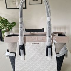Michael Kors Voyager Large Tote Bag