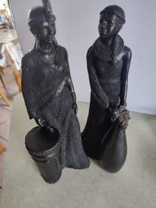 Set of 2 Maasai figure of African figures male with drume and lady