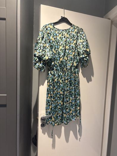 river island ditsy dress that ties at back