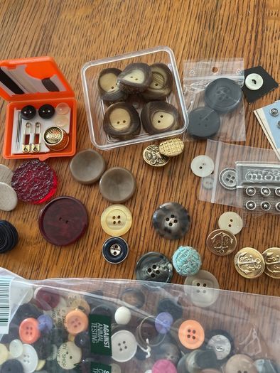 Large bag of buttons , lots of vintage ones