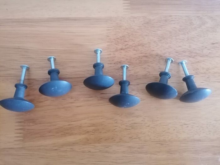 6 Drawer Knobs