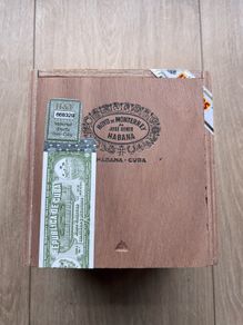 Hoyo De Monterrey Epicure No. 2 cigar box