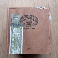 Hoyo De Monterrey Epicure No. 2 cigar box