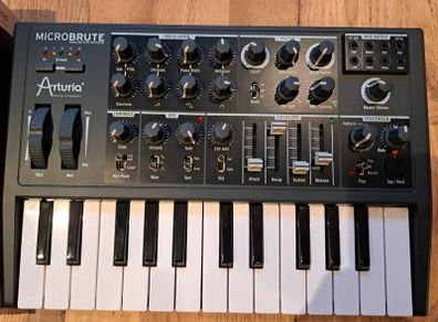 ARTURIA MICROBRUTE Synthesiser immaculate condition