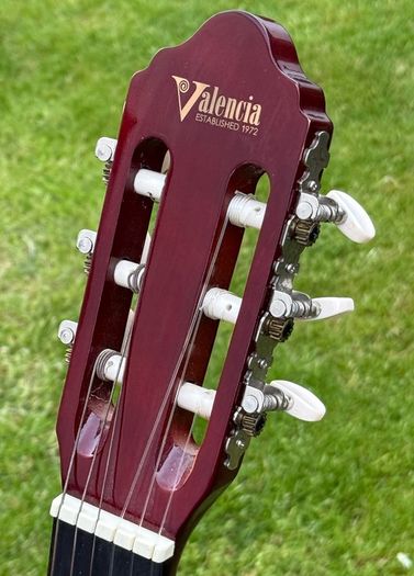 Valencia VC104C Cutaway Classical Guitar + Gig Bag
