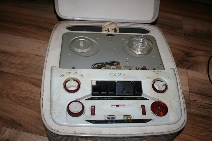 Elizabethan LZ-29 reel to reel tape recorder - in working order