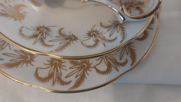 Fabulous Vintage Royal Tara Fine Bone China 14 Piece Breakfast Teaset for Four in a Beautiful Gilt Feathery Repeat Pattern, no. 947