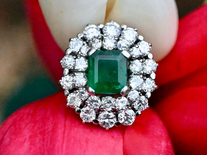 Vintage 1960s Emerald & Diamond Cluster Ring - 18ct