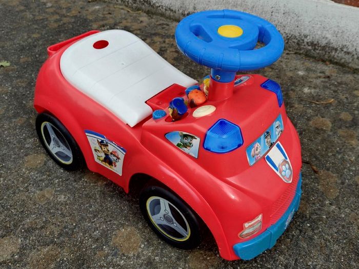 Paw Patrol Rescue Ride On Car (used).