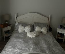 king size bed and lockers