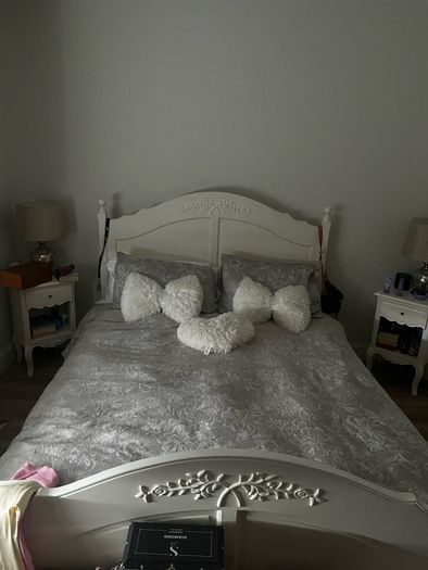 king size bed and lockers
