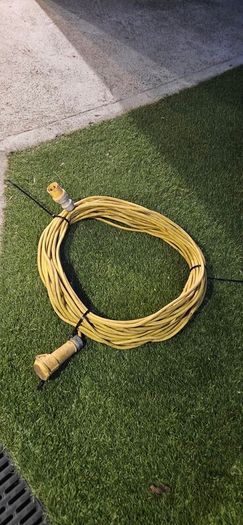50 m 110v extention lead no cracks no cuts .in great condition bit dirty