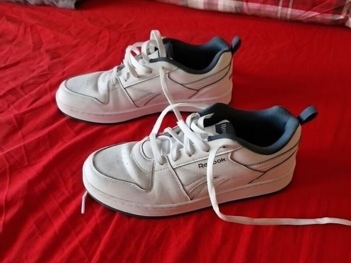 White reebok runners, UK 5