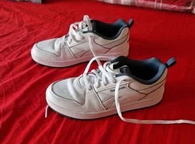 White reebok runners, UK 5