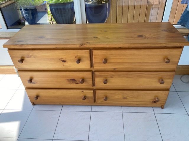 chest of drawers